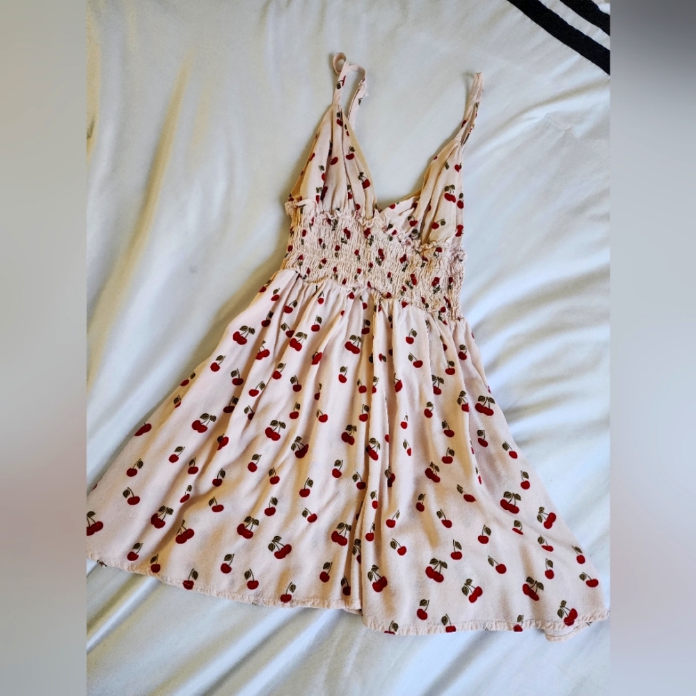 3 dresses - Picture 3 of 3